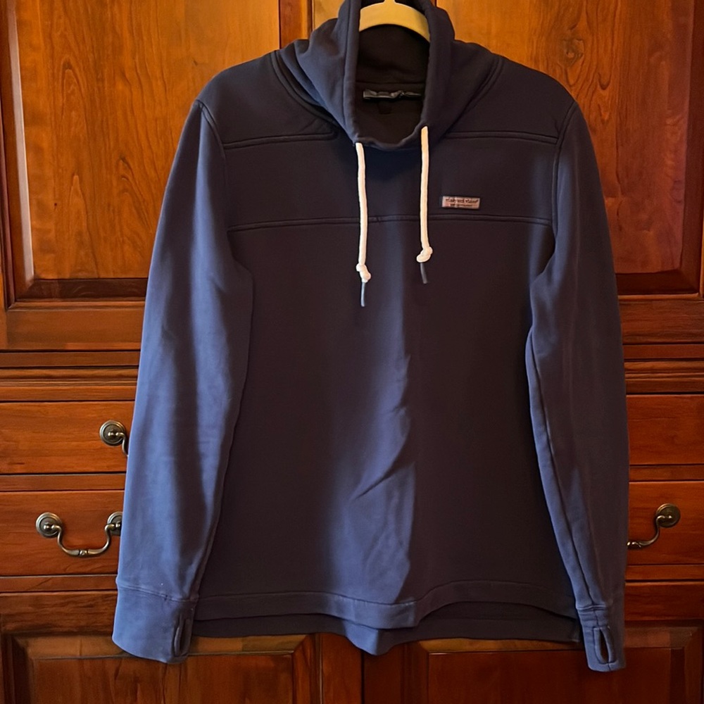 Vineyard Vines pull over, size Medium in blue.
